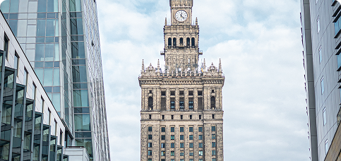 Иностранцам, проживающим в Польше более 185 дней.